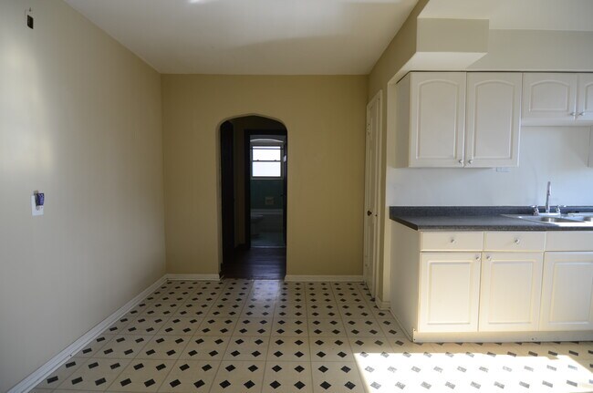 Foto del edificio - 5648 Montgomery Rd