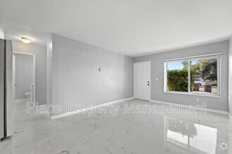 Building Photo - 145 Glenhaven Way