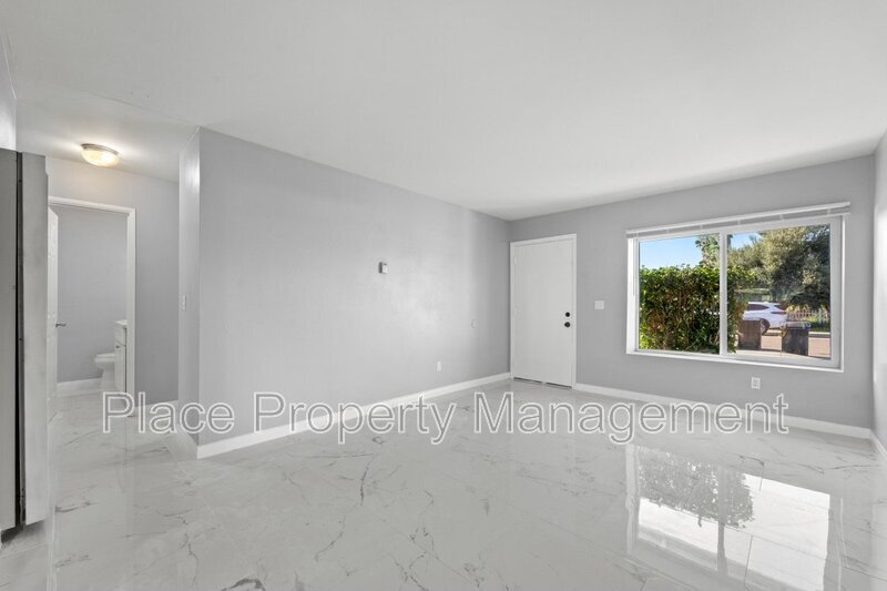 Primary Photo - 145 Glenhaven Way