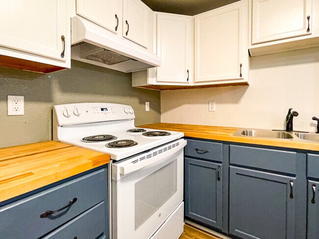 Building Photo - 4429 Nicollet Ave