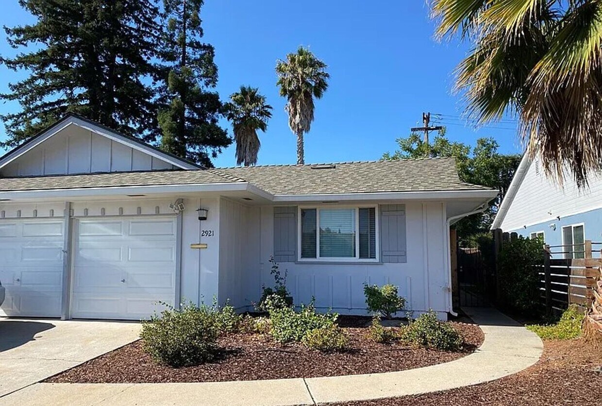 Foto principal - CAMPBELL - REMODELED DUPLEX with garage gr...