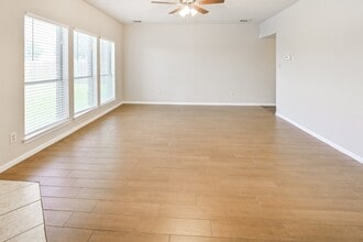 Building Photo - 3805 Redbud Dr