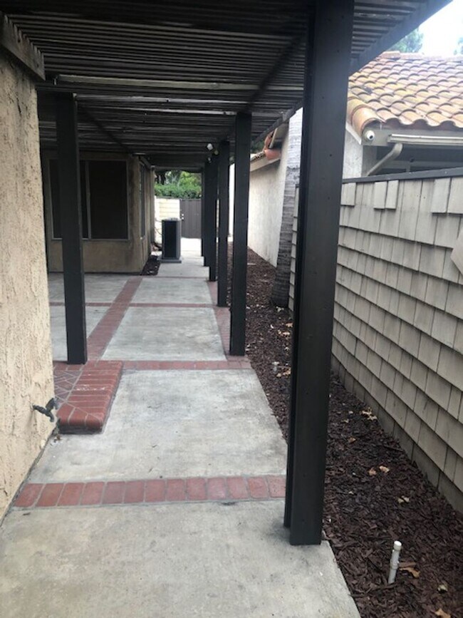 Foto del edificio - Beautifully Updated 3 Bed/2 Bath Single Fa...