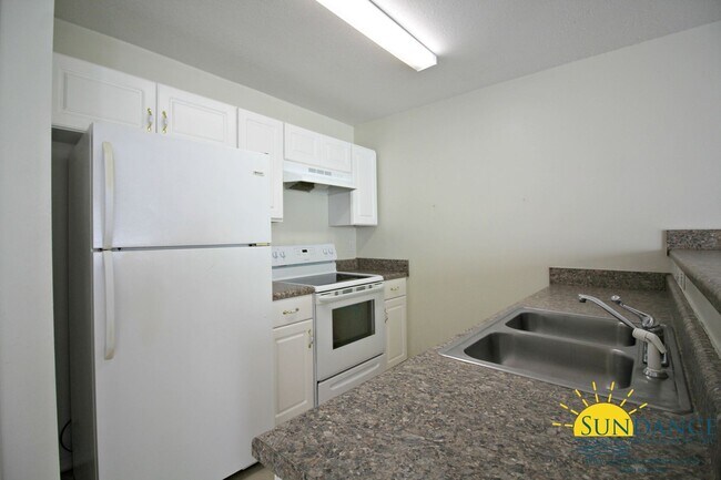 Building Photo - Spacious 2 Bedroom Townhouse in Domenica C...