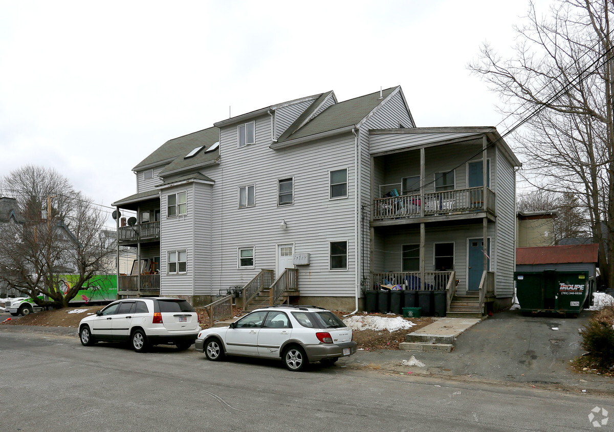 Building Photo - 231 Pleasant St