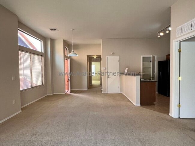 Building Photo - Two Bedroom Home