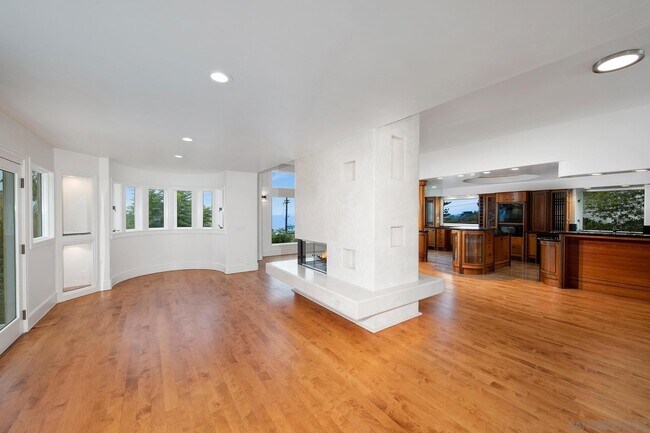 Building Photo - 1735 Seaview Ave