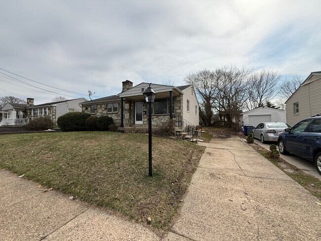 Foto del edificio - 36 Collins Ln