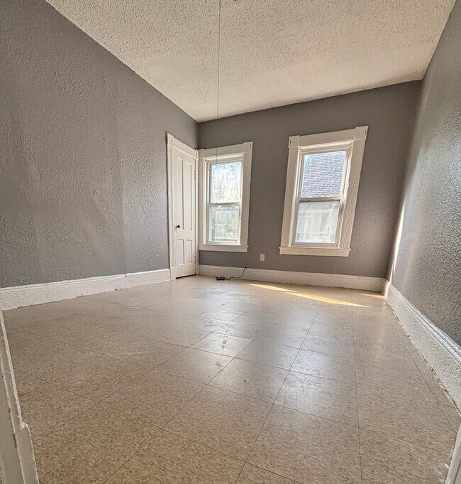 Foto del edificio - 1594 Dwight St