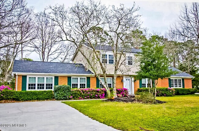 Building Photo - 205 Tree Fern Dr