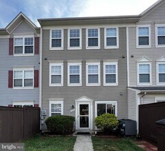 Building Photo - 4971 Clarendon Terrace
