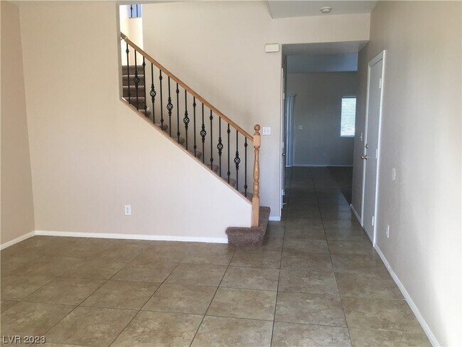 Building Photo - 2932 E Tilten Kilt Ave