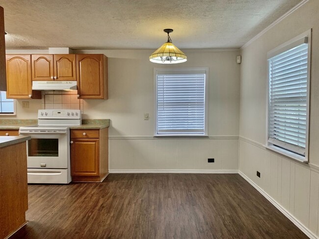 Building Photo - Spacious updated 3 bedroom, 2 bathroom home on acreage