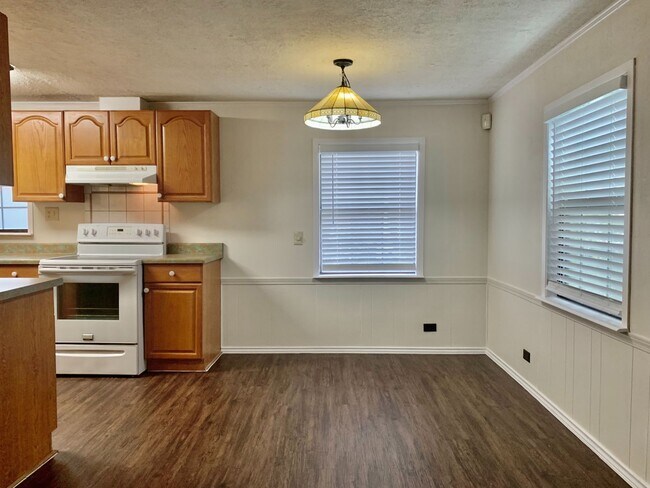 Foto del edificio - Spacious updated 3 bedroom, 2 bathroom home on acreage