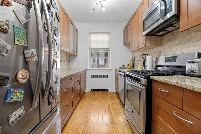 Building Photo - 1496 Beacon St