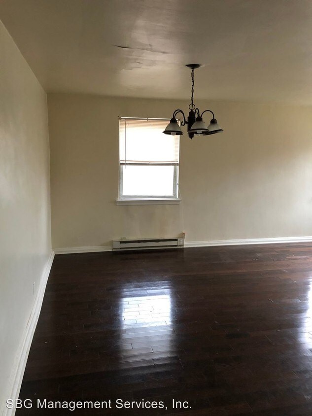 Primary Photo - 330 W Johnson St