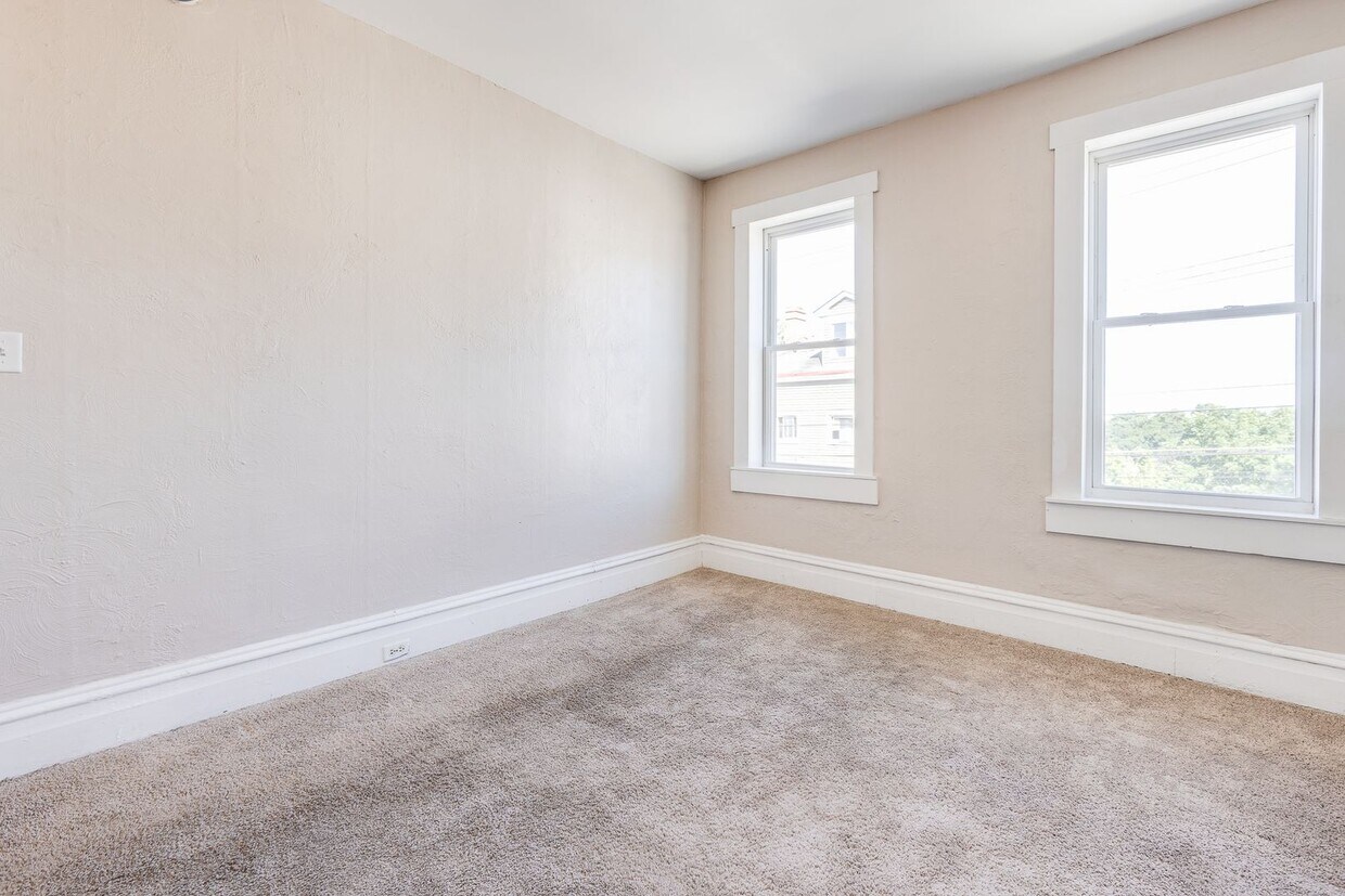 35 Mt Oliver St Unit Apt 2, Pittsburgh, PA 15210 Room for Rent in