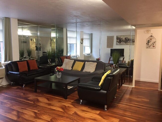 Foto del edificio - 7520 Hornwood Dr