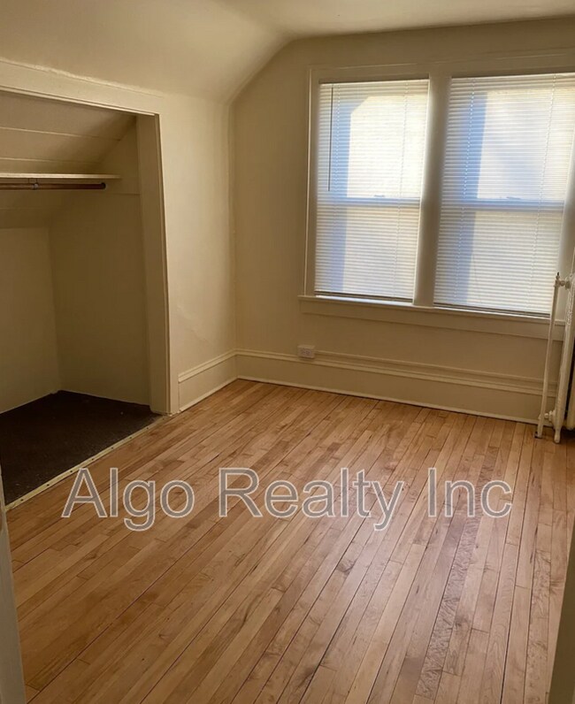 Foto del edificio - 3250 N Logan Ave