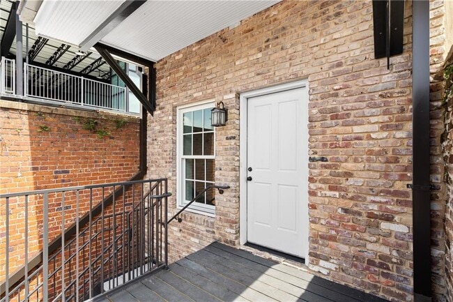 Building Photo - 362 Dauphin St