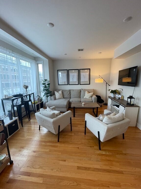 471 W Broadway Unit 3, Boston, MA 02127 Condo for Rent in Boston, MA