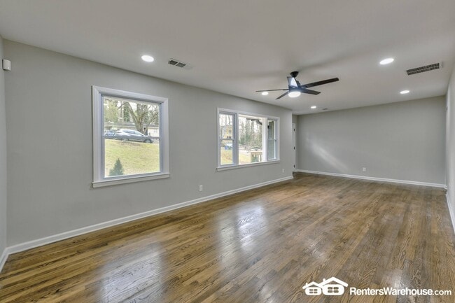Building Photo - 2480 Rockcliff Rd SE