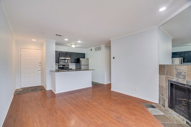 Building Photo - 8888 Tallwood Dr