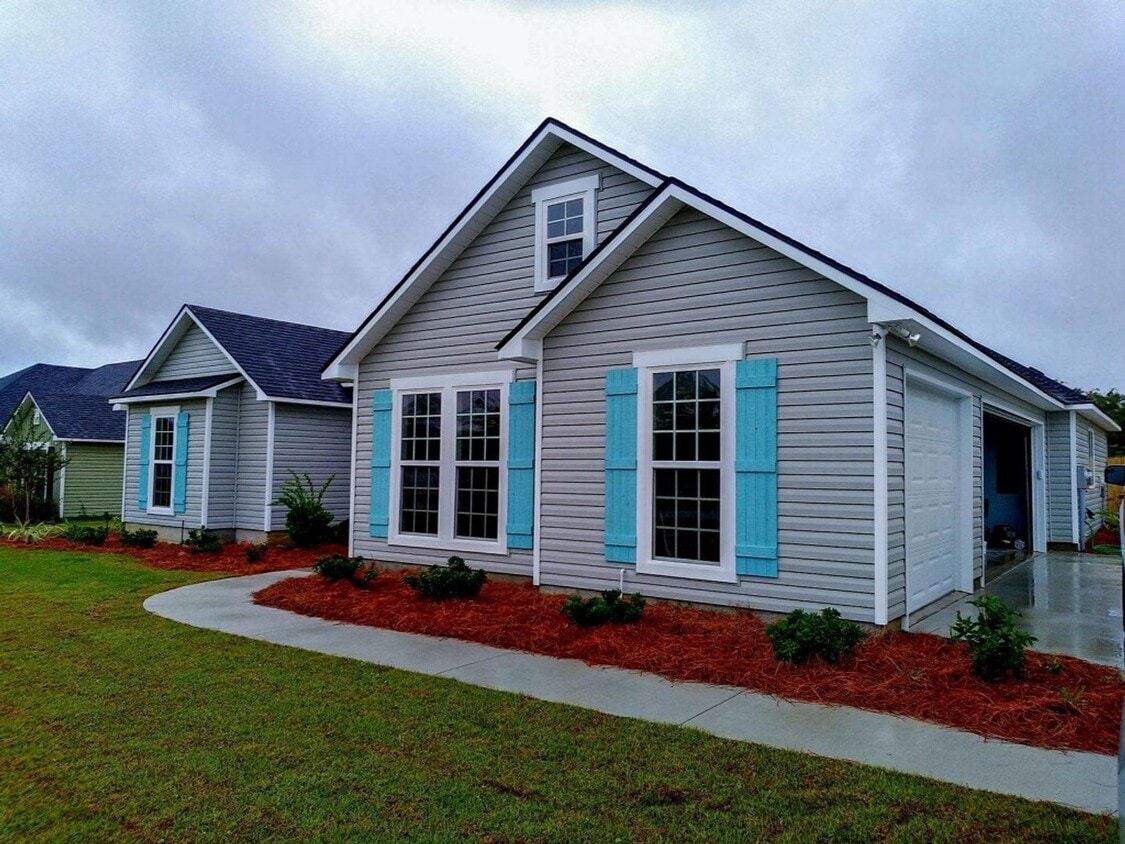 Primary Photo - Luxurious Rental Home Minutes from Moody A...