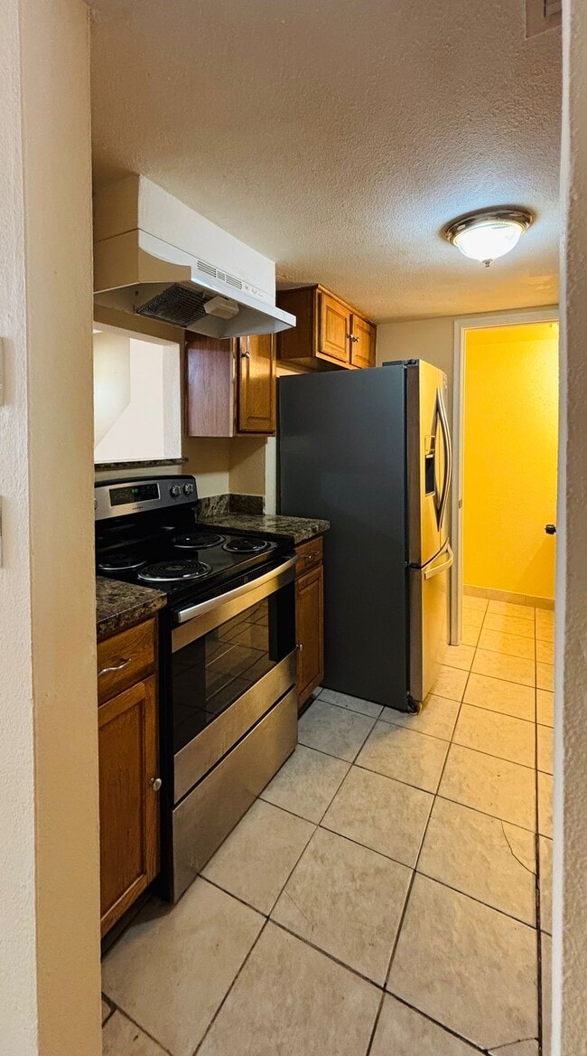 Building Photo - 1207 E Townley Ave