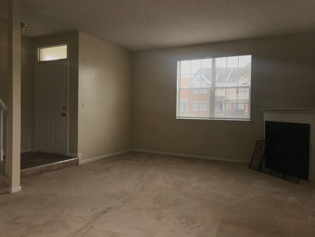 Foto del edificio - End Unit Townhouse in Virginia Beach