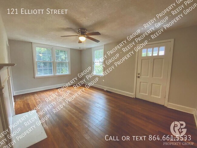 Foto del edificio - Centrally Located 3 bed / 1.5 bath between...