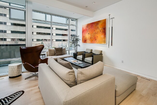 Foto del edificio - 1479 Delgany St