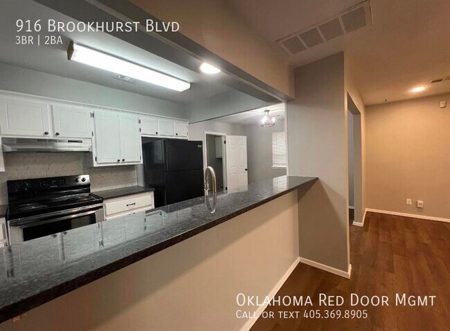 Foto del edificio - 916 Brookhurst Blvd