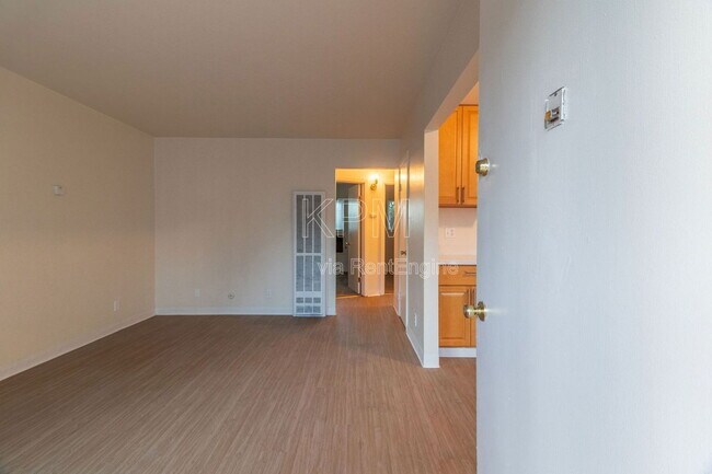 Building Photo - 3814 N California St