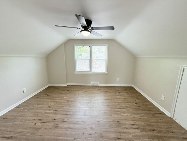 Building Photo - Renovated 3-Bedroom Home – We Welcome Sect...