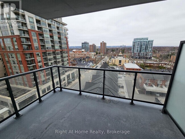 Building Photo - 2075 Lakeshore Rd.