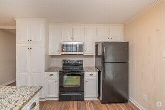 Building Photo - 4425 Roxbury Dr