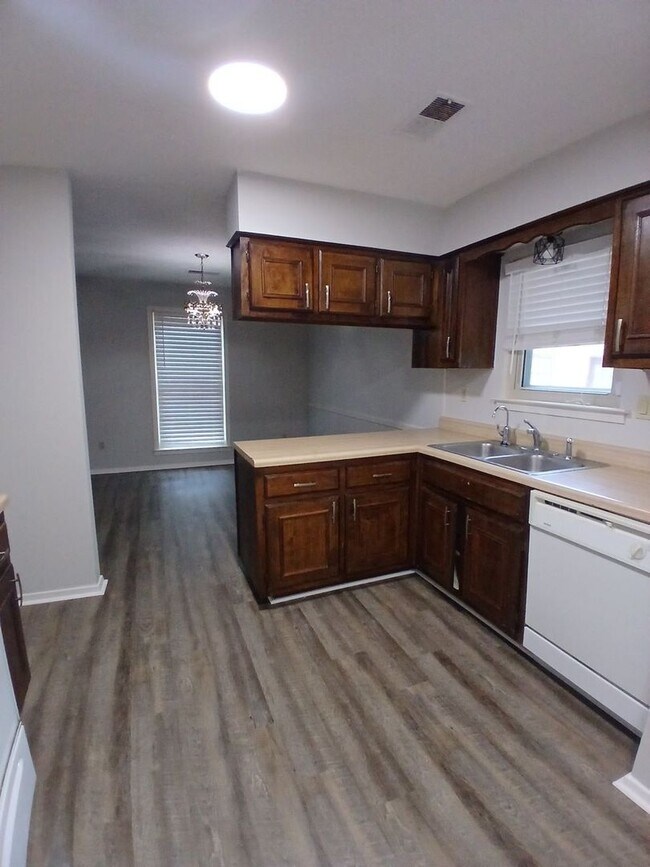Foto del edificio - Freshly Transformed 3 bedroom home - Open To Section 8