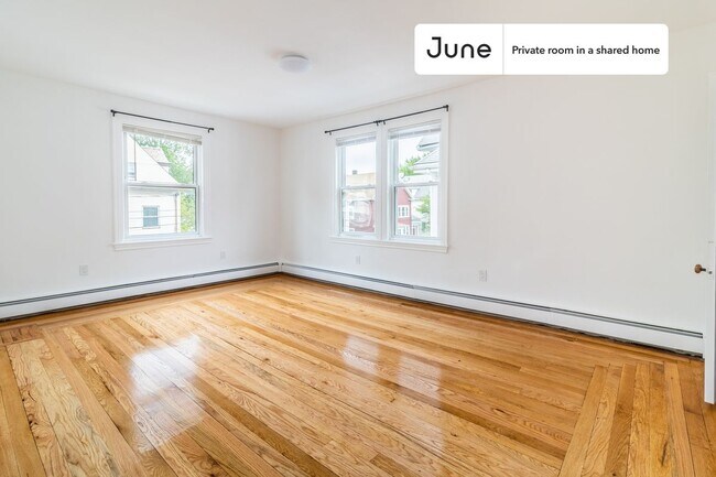 Foto del edificio - Room in Shared 7 bed/2 bath home