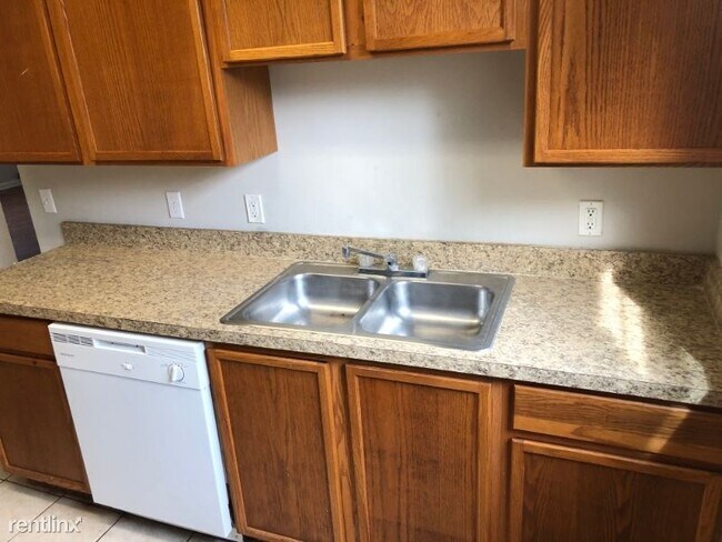 Building Photo - 2 br, 1 bath Apartment - 805 King St 2 Unit 2