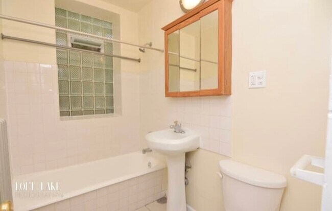 Foto del edificio - 6250 N Winthrop Ave