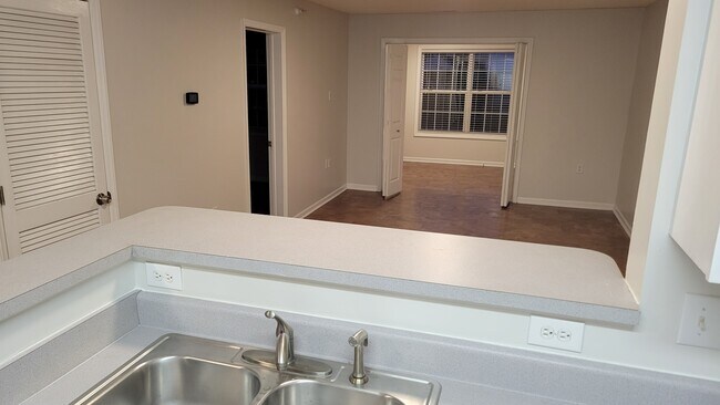 Building Photo - 2031 Wolfmill Dr