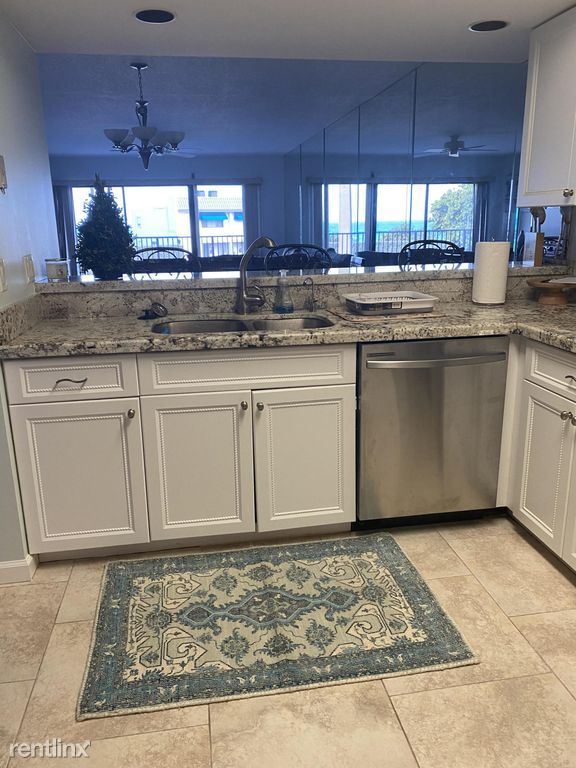 Foto del edificio - 2 br, 2 bath House - 1055 Ocean Dr Apt 202