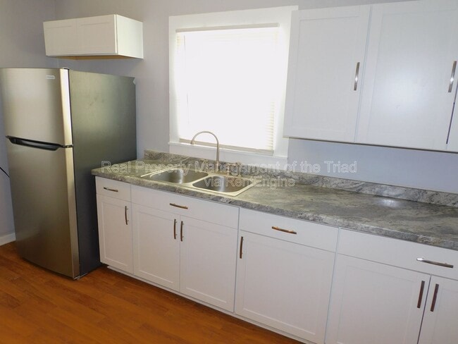 Building Photo - 201 Sheppard St