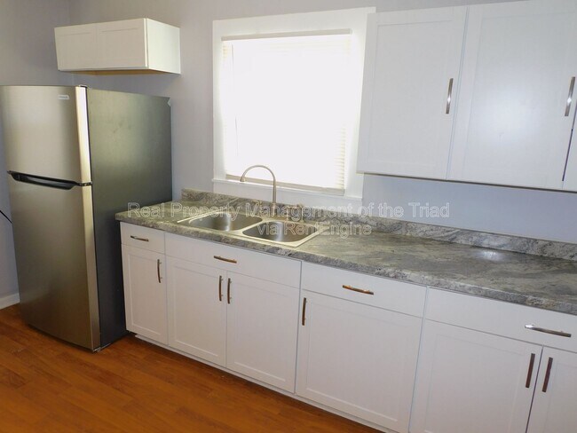 Foto del edificio - 201 Sheppard St