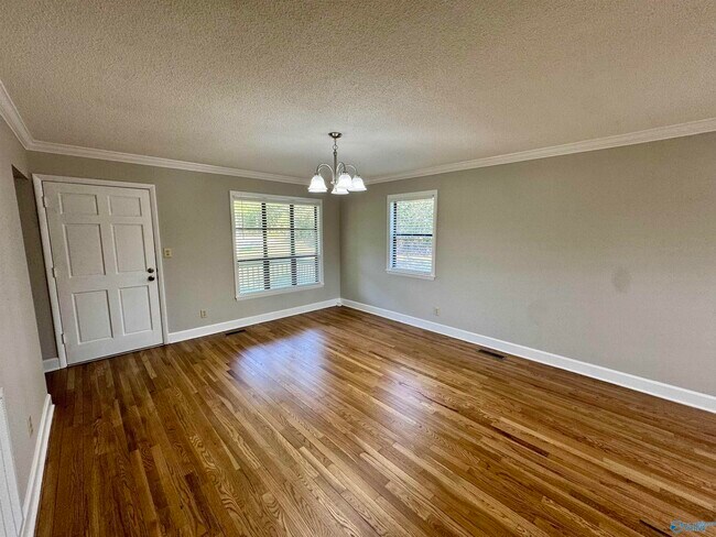 Foto del edificio - 16374 Oakdale Rd
