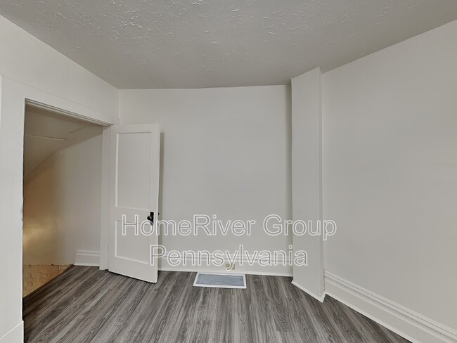 Building Photo - 1517 1/2 Davis Ave