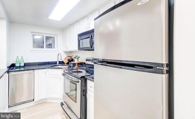 Foto del edificio - 1673 Park Rd NW
