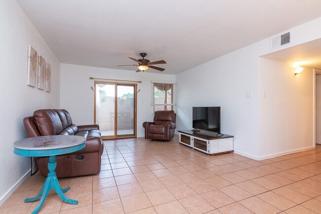 Foto del edificio - Fully Furnished One Bedroom Condo Availabl...