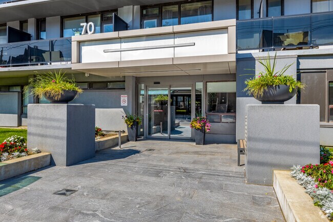 Entrée - 70 Spadina Road